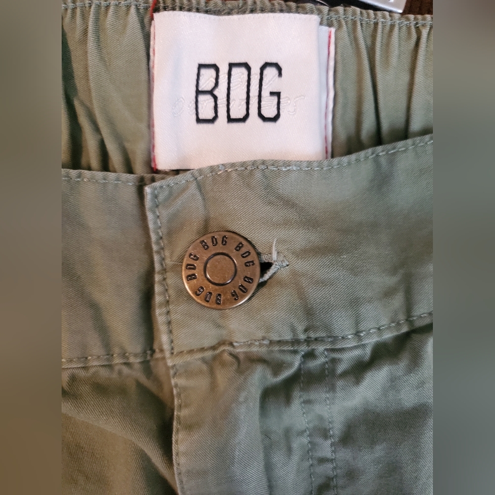 Urban Outfitters BDG Size 6 Cargo Pants w/ Gold Stitch - Picture 3 of 4